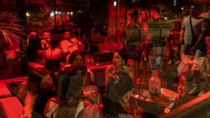 Els metges esperen un pic de Covid persistent després de l’estiu