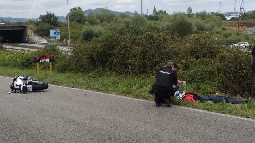 Un conductor embiste a un motorista y se da a la fuga en Lugones (Siero)