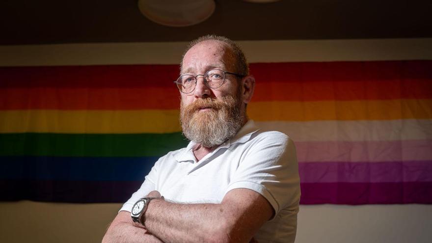 Los primeros activistas LGTBI ensayan la vejez del futuro: "A falta de hijos y nietos, nuestra red son los amigos"