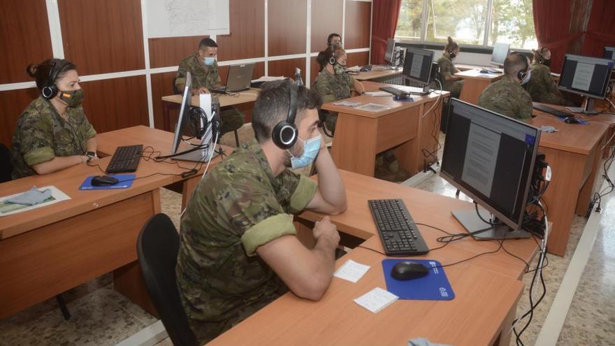 Rastradores de la Brilat realizando seguimiento de casos activos en la base de Figueirido.