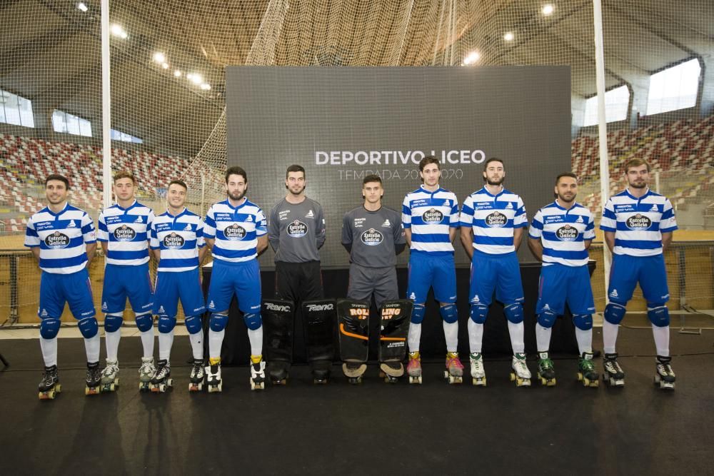 El equipo de hockey sobre patines presenta en el Palacio de los Deportes de Riazor las equipaciones para la temporada. La primera seguirá siendo verdiblanca y la segunda, blanquiazul como la del Dépor