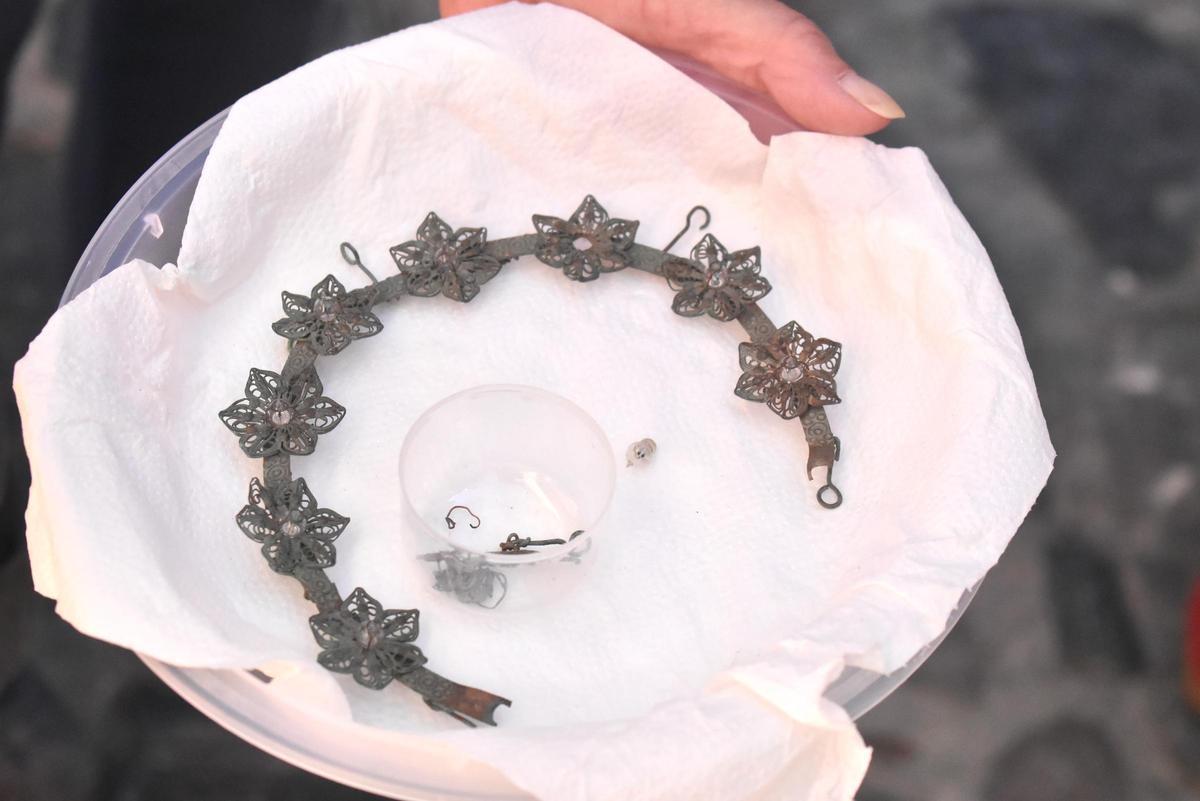 Galería | Así es la pequeña corona de la Virgen del Arco de la Estrella de Cáceres