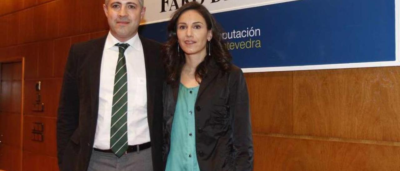 Amil López fue presentada por David Martínez, director del Instituto de Enfermedades Digestivas. // Lores