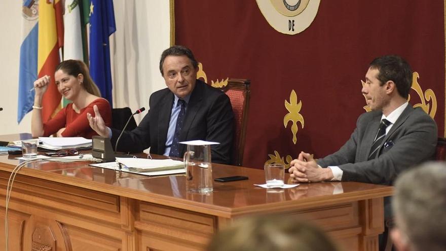 El alcalde de Torremolinos, José Ortiz, ayer en el pleno.