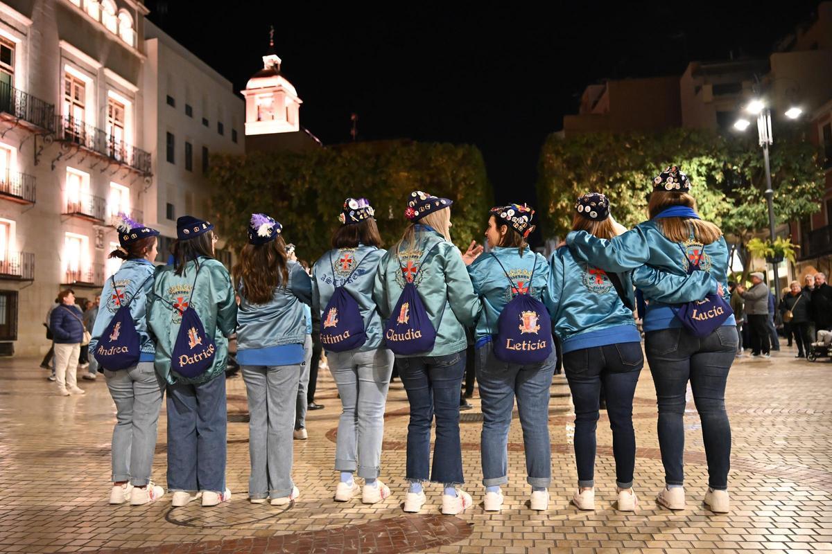 Los Moros y Cristianos desfilan por las calles de Elche en la Entraeta del Mig Any Los Moros y Cristianos desfilan por las calles de Elche en la Entraeta del Mig Any