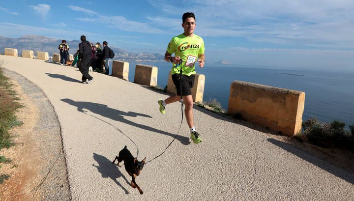 «Running» solidario con perros por l'Alfàs del Pi