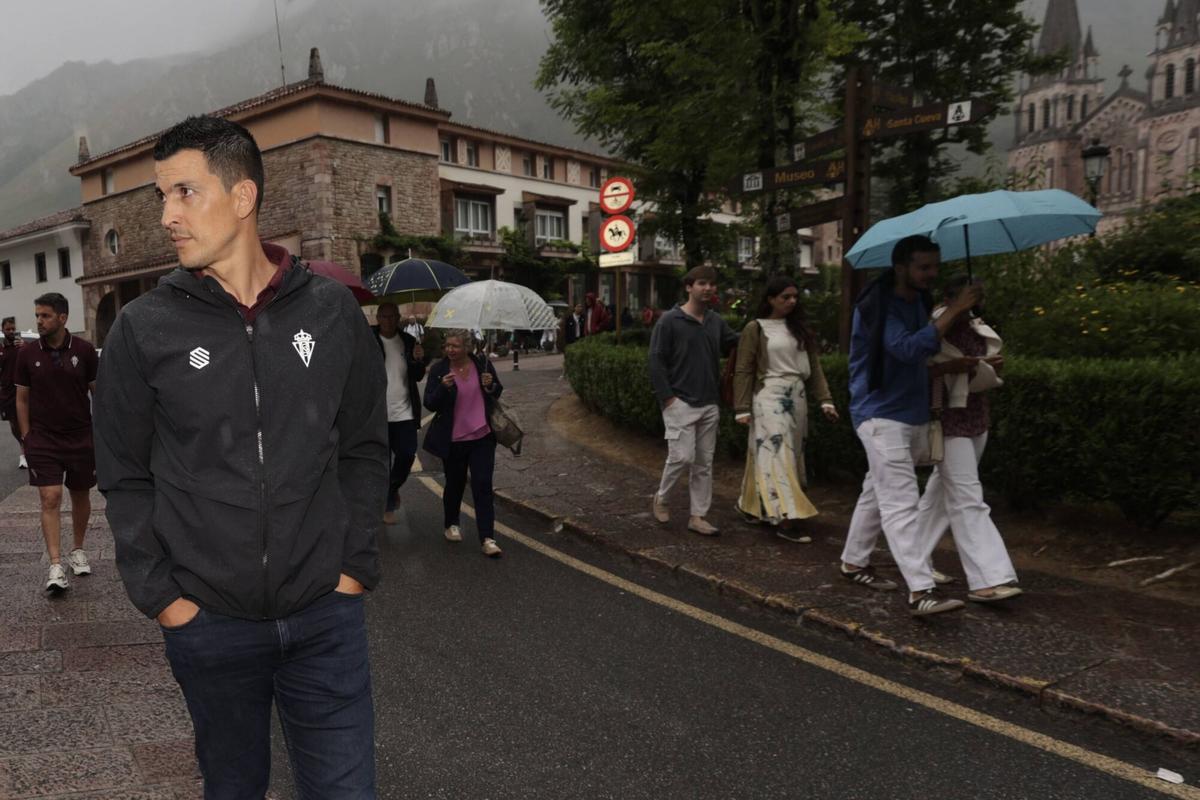 El Sporting de Gijón visita a la Santina. El Sporting de Gijón visita a la Santina.