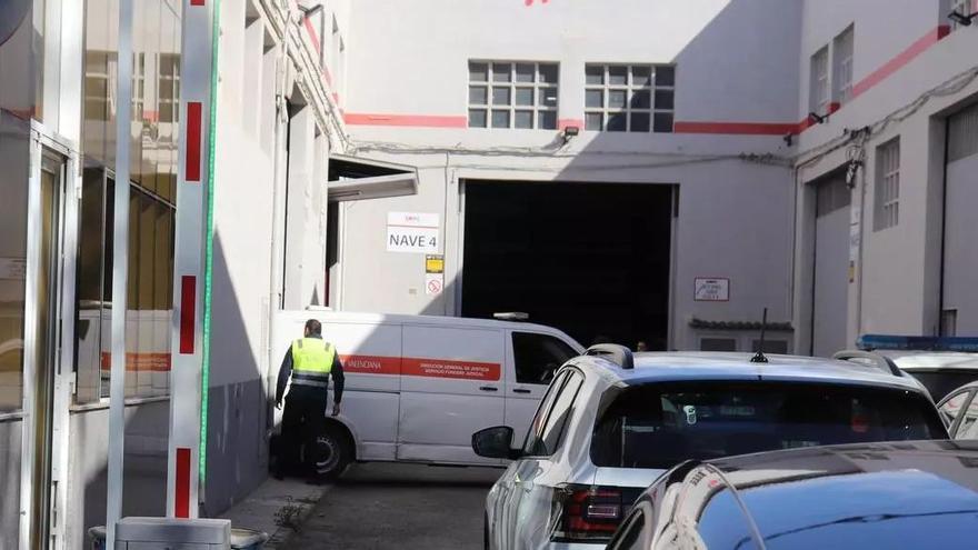 Un trabajador de 62 años muere al caer del tejado de una nave en Valencia