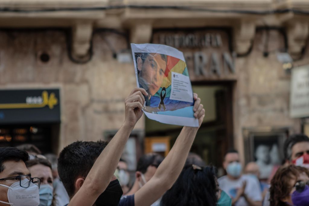 Concentración en Cartagena para pedir justicia por el asesinato homófobo cometido en Galicia