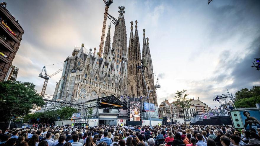 Barcelona estima que unas 180.000 personas siguieron la visi