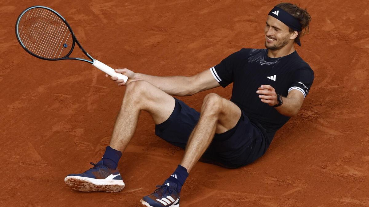 Paris (France), 07/06/2026.- Alexander Zverev of Germany celebrates after winning his Men's final match against Flavio Cobolli of Italy at the French Open Grand Slam tennis tournament at Roland Garros in Paris, France, 07 June 2026. (Tenis, Abierto, Francia, Alemania, Italia) EFE/EPA/YOAN VALAT