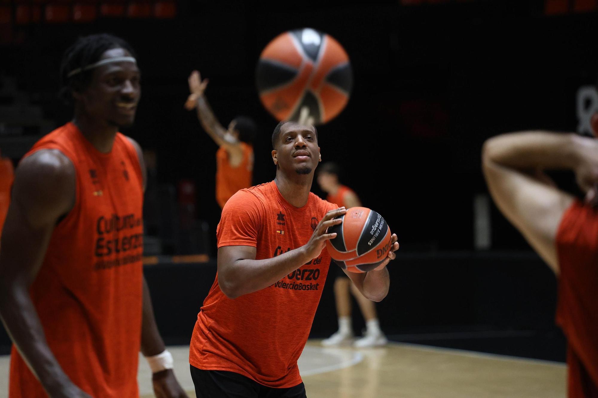 Entrenamiento del Valencia Basket previo al partido frente a Maccabi