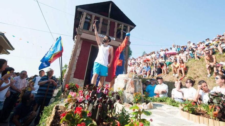 &quot;La mejor fiesta de Asturias&quot;, según los vecinos, con guiños este año a los Juegos Olímpicos