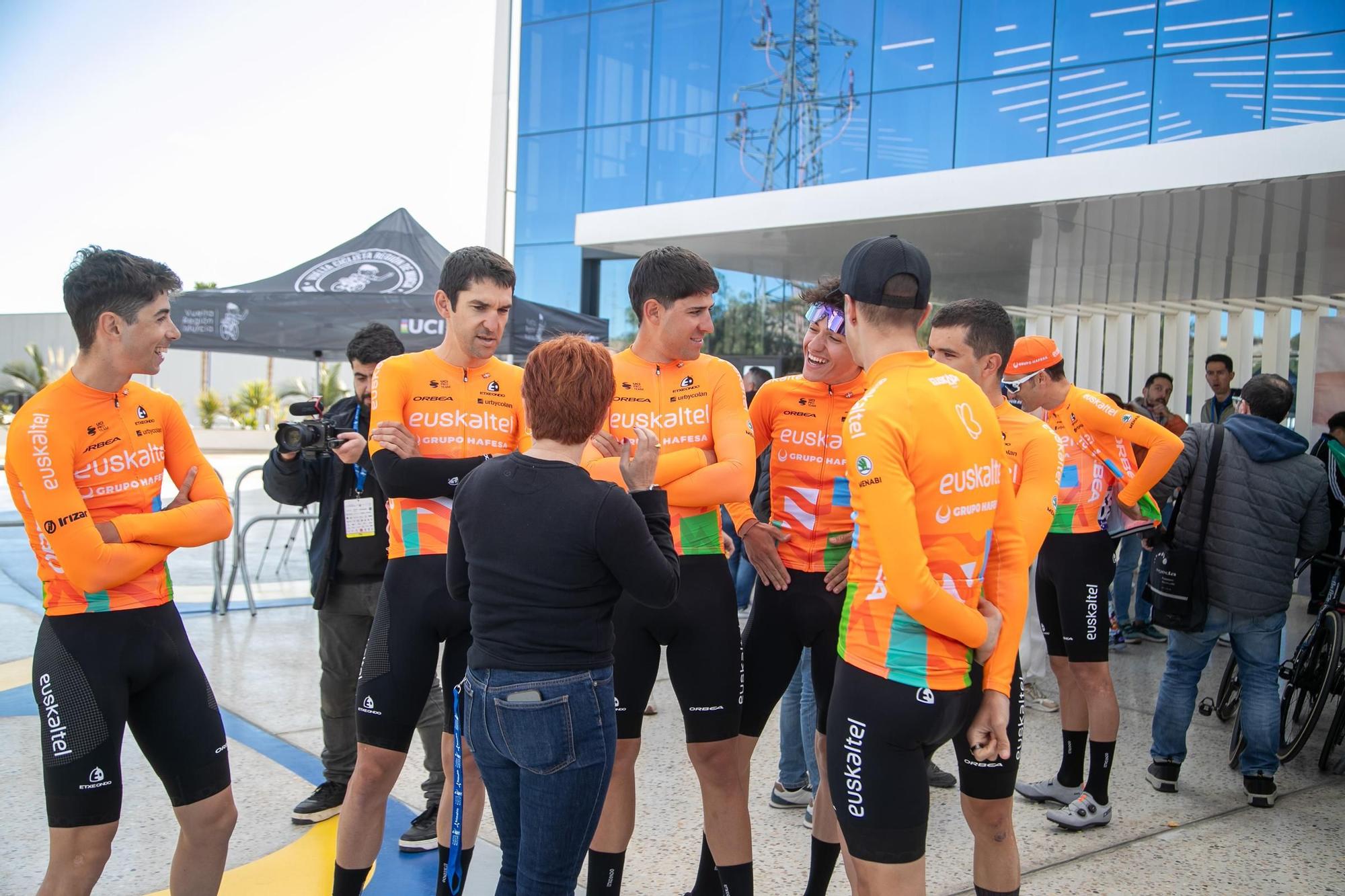 FOTOS: Así ha sido la salida de la Vuelta Ciclista a la Región de Murcia