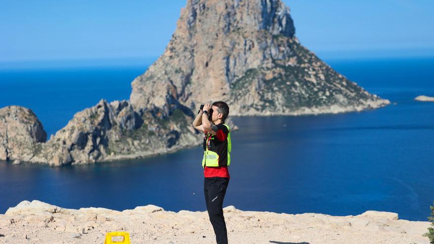 Simulacro de los Bomberos de Ibiza de un rescate en sa Pedrera
