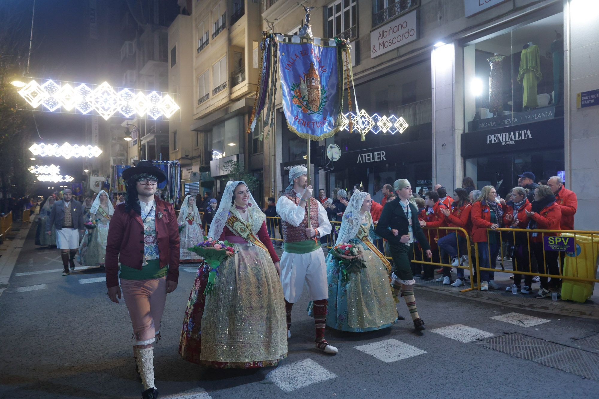 Las comisiones afectadas por la dana, ante la Virgen con crespones