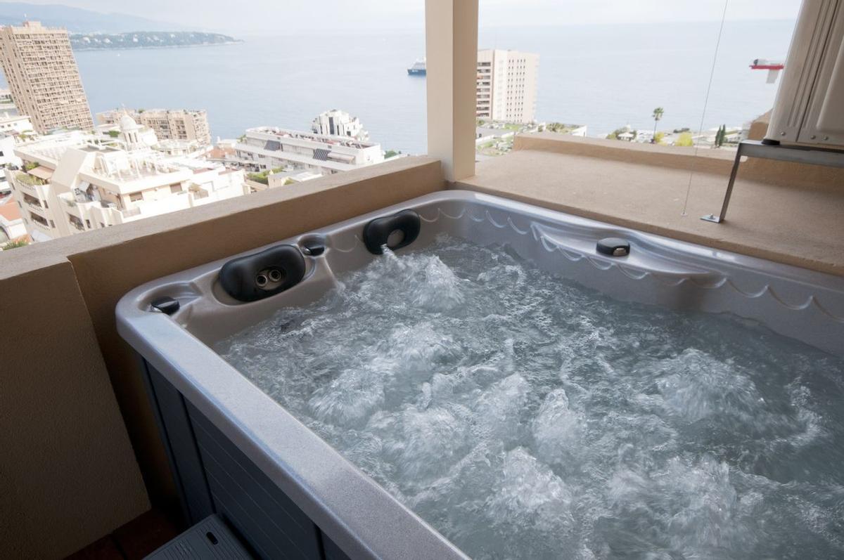 JACUZZI EN HABITACION DE HOTEL