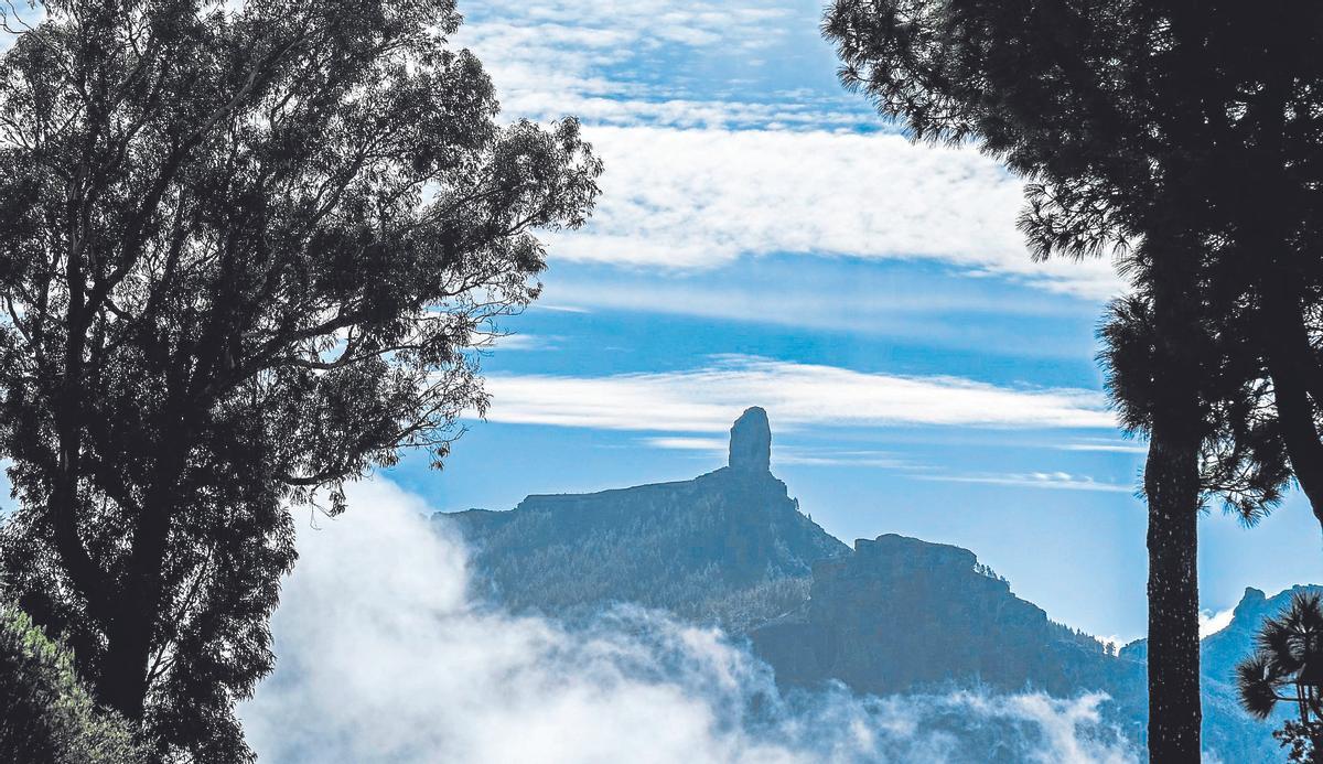 Vista del Roque Nublo desde la carretera de Tejeda.