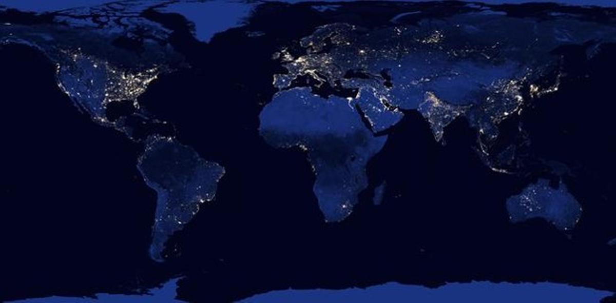 La Tierra por la noche, en un conjunto de fotos ensambladas capturadas por el satélite estadounidense Suomi NPP.