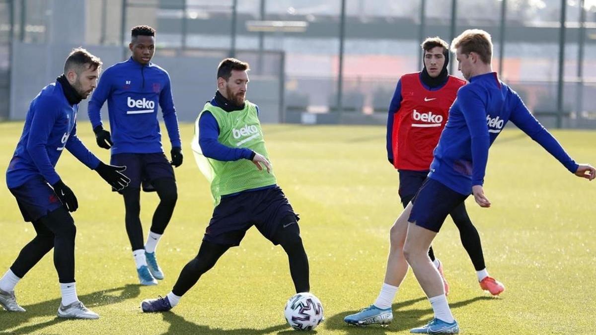 Entrenamiento del Barça antes de viajar a Arabia Saudí.