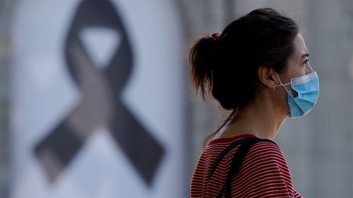 Una mujer con mascarilla en Madrid