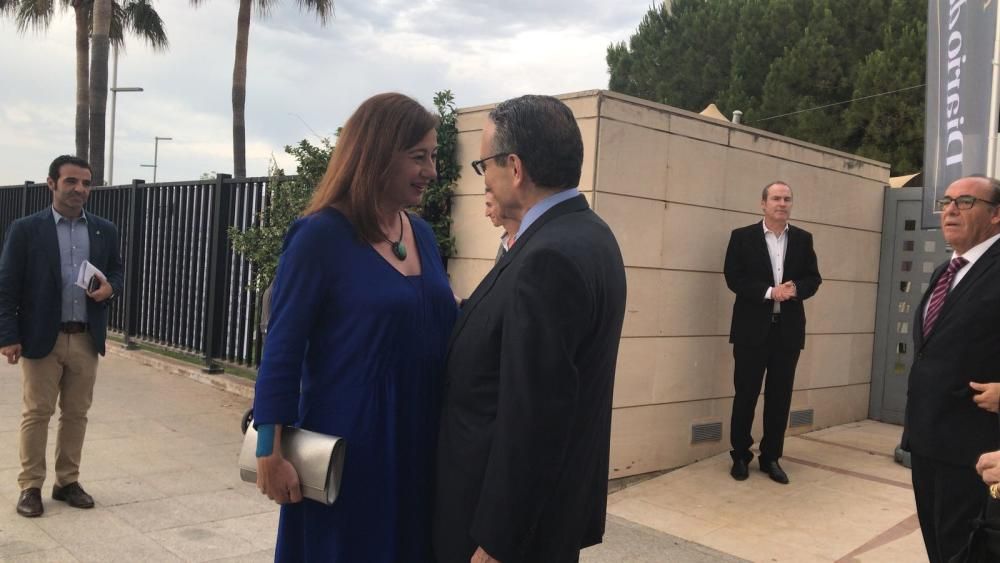 La presidenta del Govern, Francina Armengol, junto al presidente de Prensa Ibérica, Javier Moll