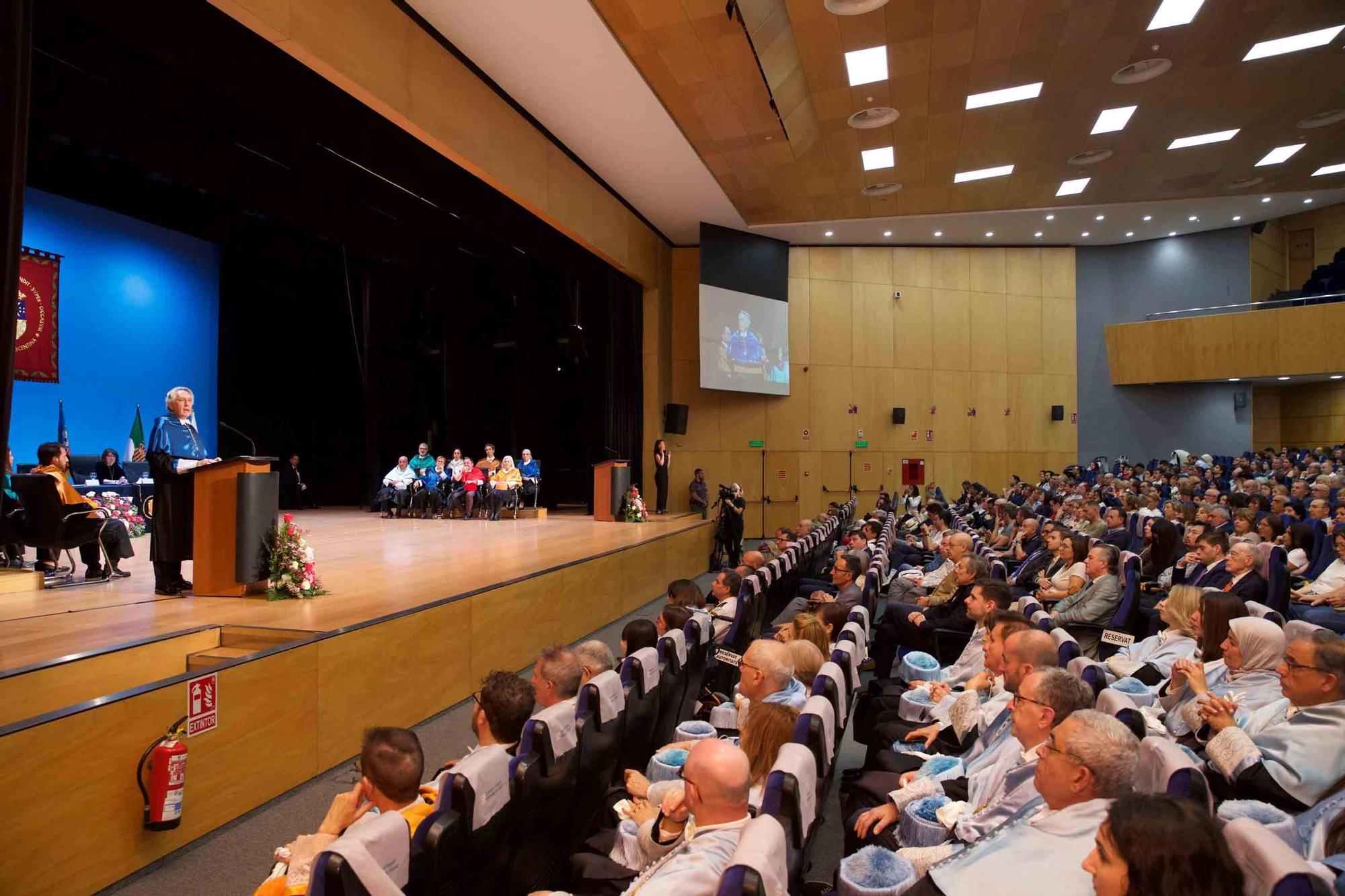 La Universidad de Alicante (UA) clausura el curso con la investidura de 125 nuevos doctores