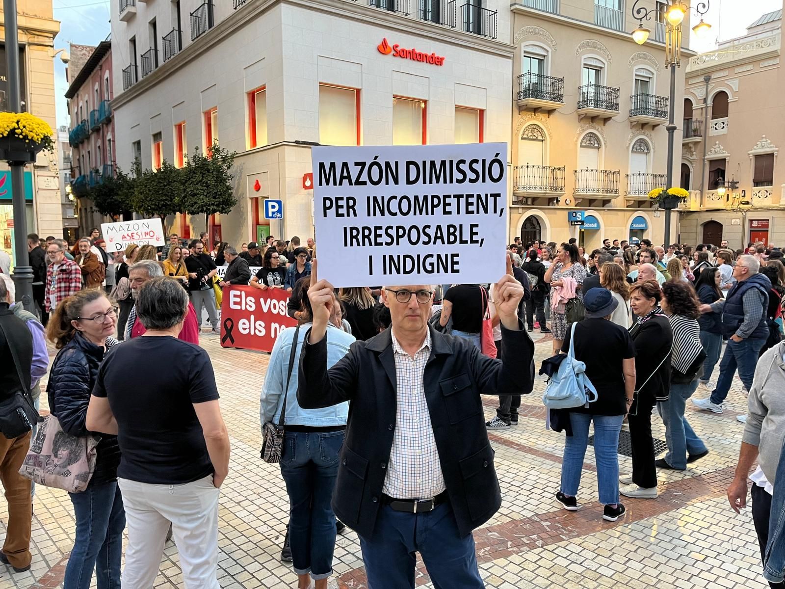 Elche muestra su indignación con la gestión de la DANA en la Comunidad Valenciana