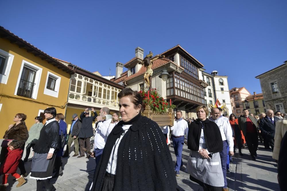 Procesión del cristo del socorro en Luanco