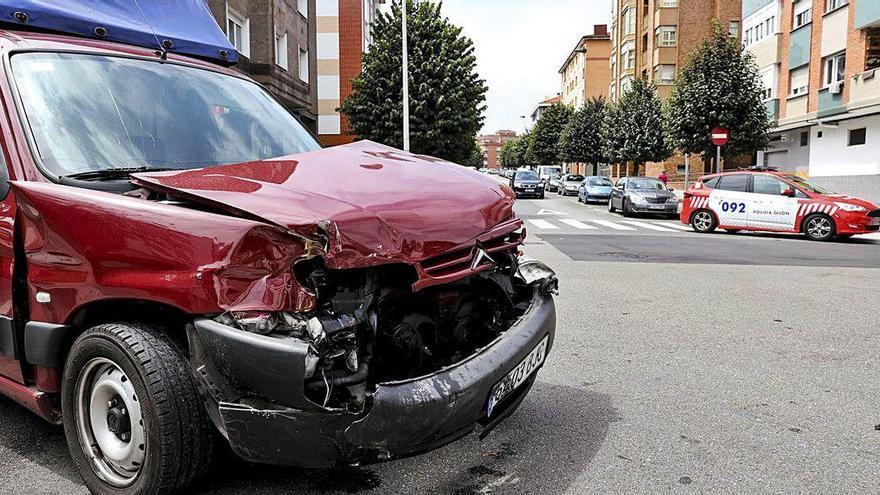 Un accidente en Manuel Junquera deja un conductor herido leve