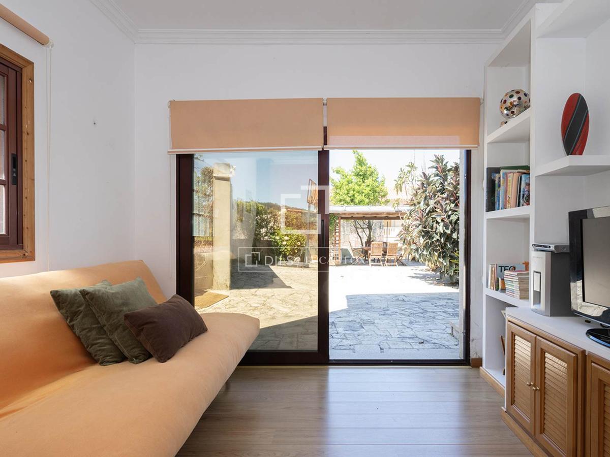 Así es el chalé a la venta que se situá a unos metros de una de las calas más hermosas de Cangas