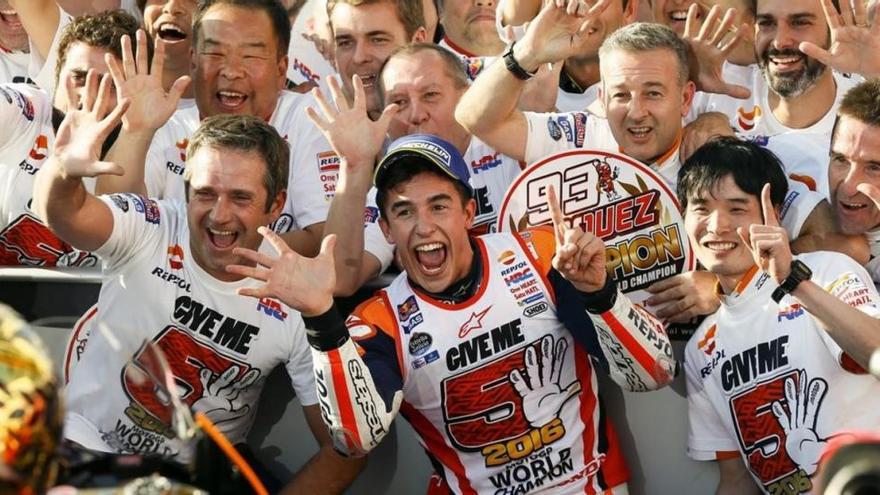 Márquez se convierte en el tricampeón más joven de la historia