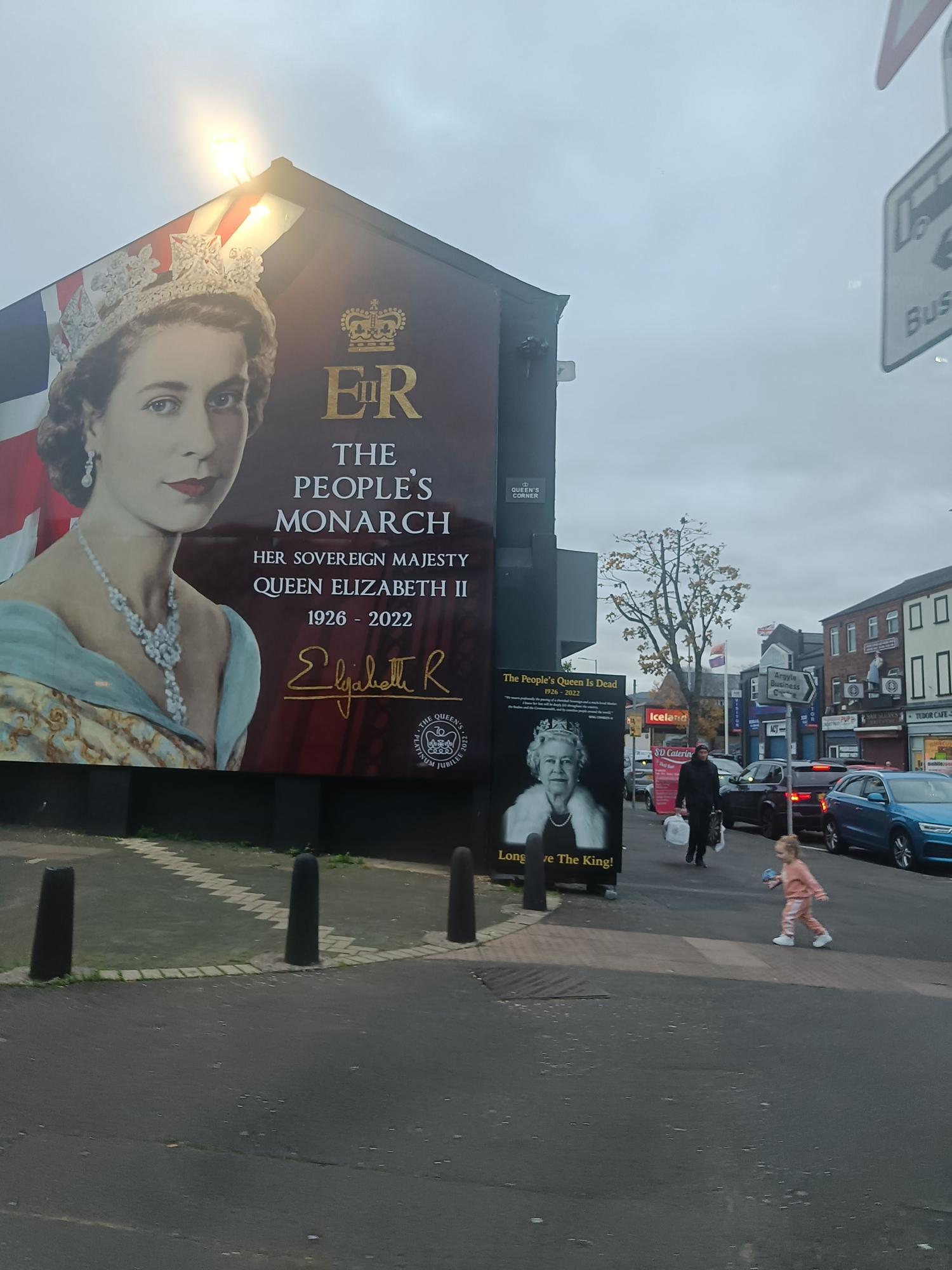 En imágenes: Música, comida y fiesta para derribar el muro de Belfast