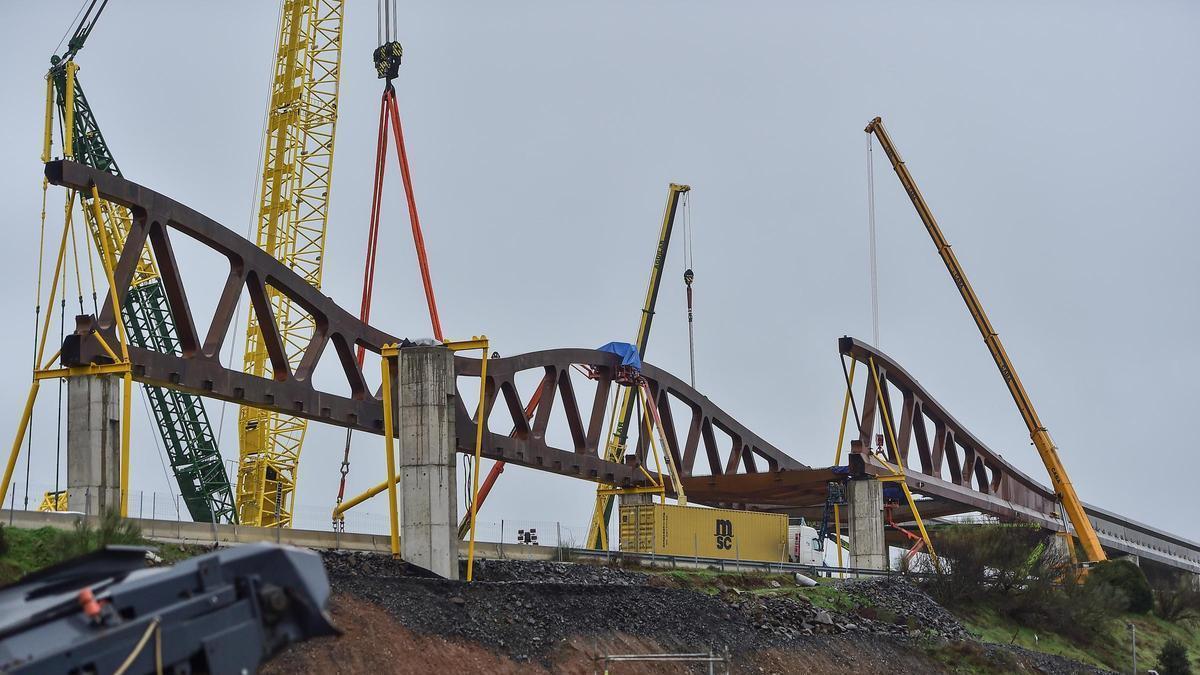 Video | Instalación de un viaducto del AVE en Malpartida de Plasencia