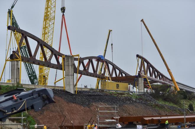 Fotogalería | Imágenes del montaje de un viaducto del AVE a las puertas de Plasencia