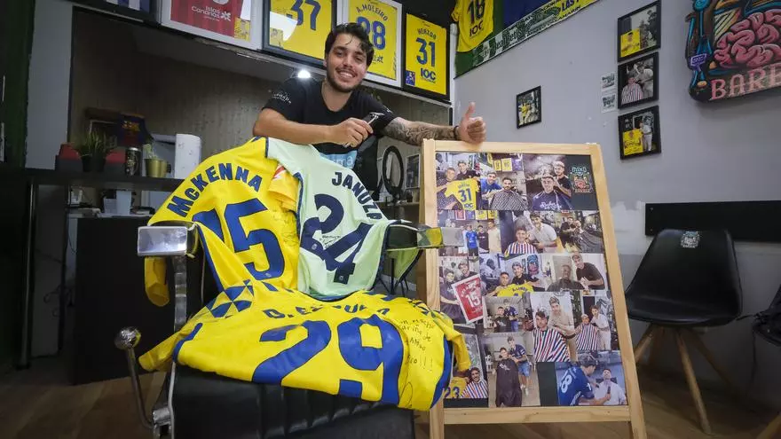 Dayron González, el peluquero de referencia de los futbolistas de la UD Las Palmas