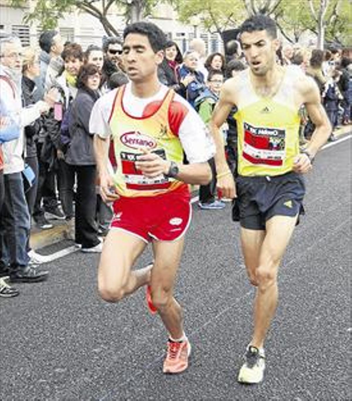 Oumellal reina en un V 10k HdosO que bate su récord con 2.400 atletas