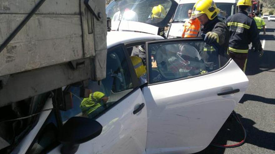 Rescate de la mujer accidentada.