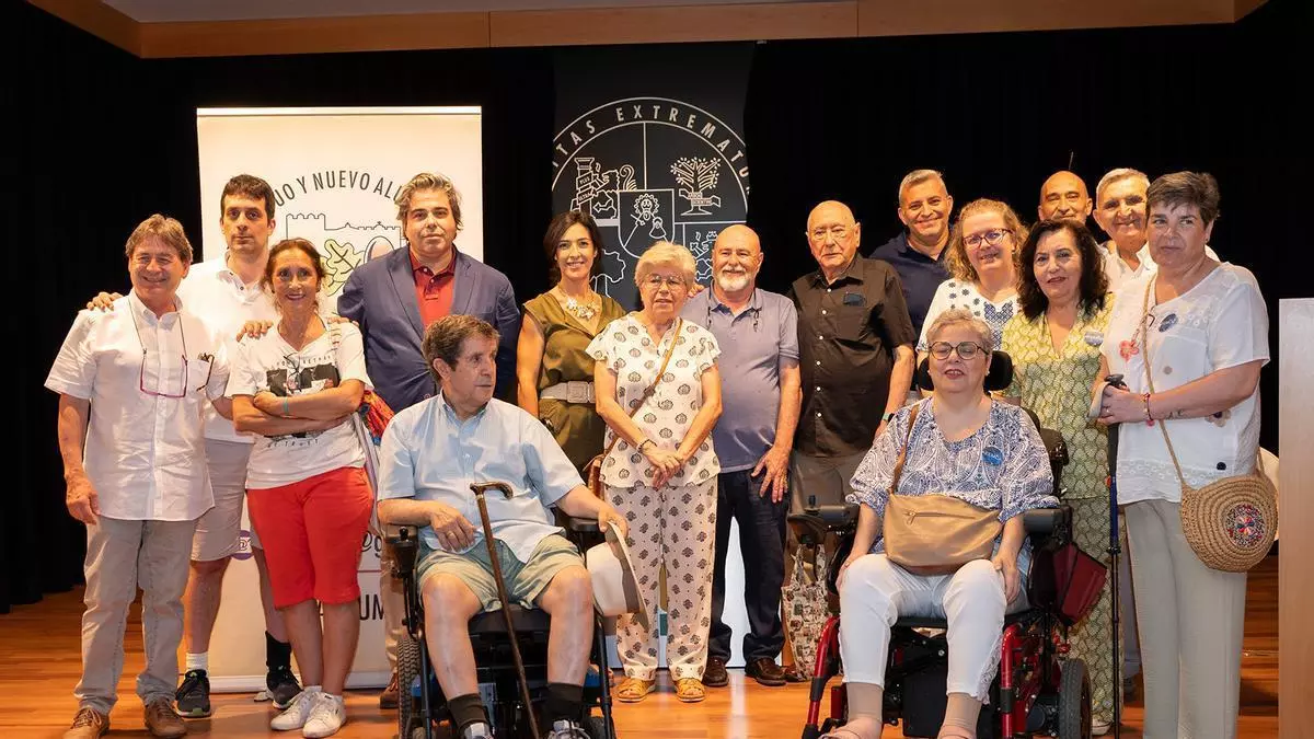 La música une generaciones y recauda 3.725 euros para la Asociación de Enfermos de Esclerosis Múltiple de Cáceres