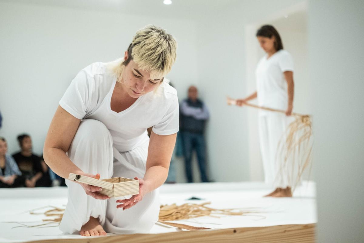 Presentación de la performance 'A ras de suelo'