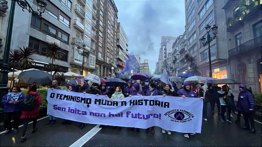 La ola feminista se impone a la lluvia en Vigo: «Sen loita non hai futuro»