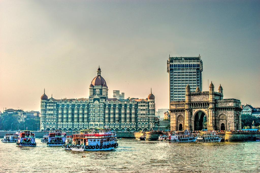 Puerta de la India y Taj Mahal Hotel en Mumbai.