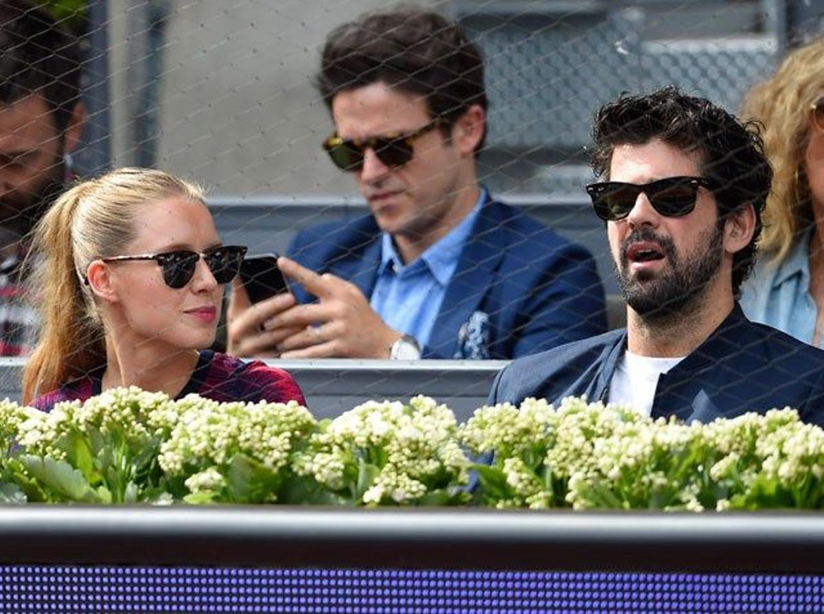 Manuela Vellés y Miguel Ángel Muñoz viendo un partido de tenis del Mutua Madrid Open