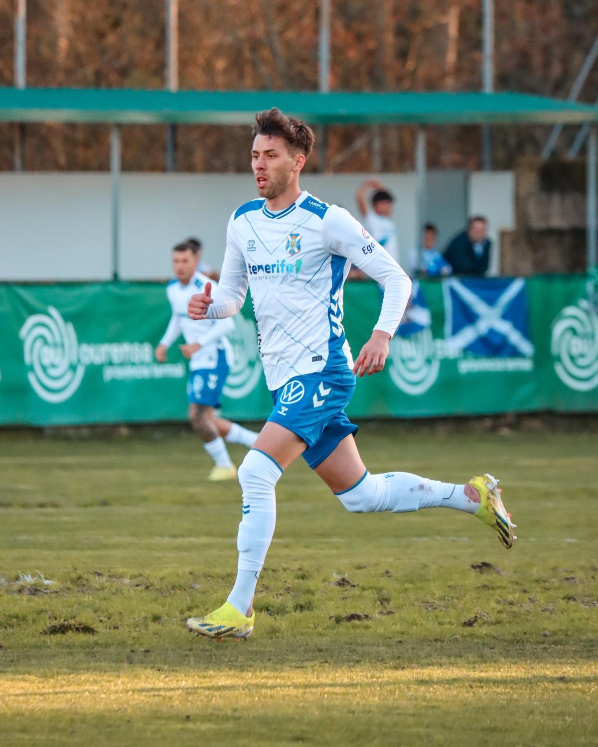 Gastón Vallés, en un partido con el Tenerife de la temporada pasada.