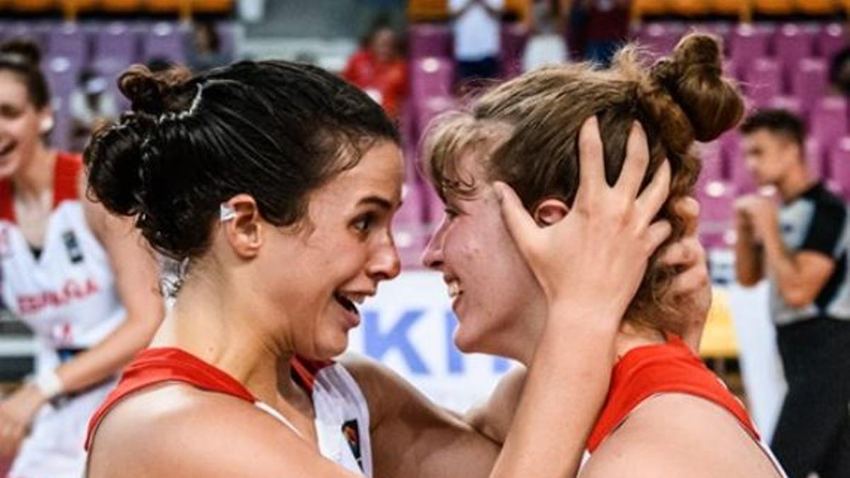 Elena Buenavida y Marina Asensio, jugadoras de la selección española sub-18 en el Europeo de Grecia