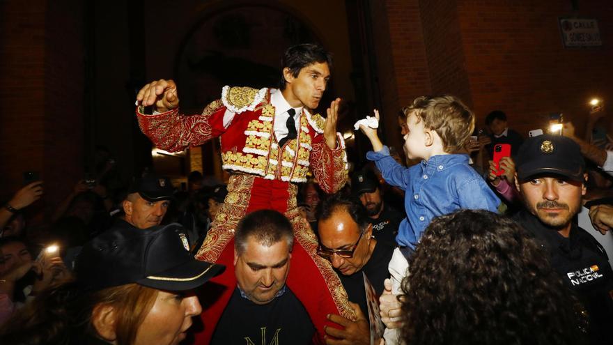Crítica de la tercera de la Feria taurina del Pilar: El pueblo saca en hombros a Castella