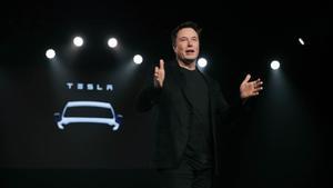 Tesla dispara el seu benefici fins als 3.040 milions d’euros i Musk guanya 23.000 milions