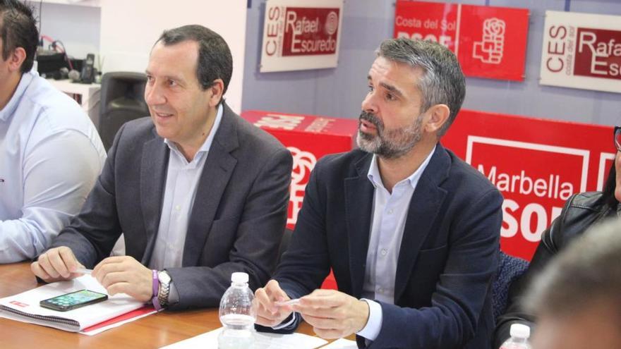 Ruiz Espejo y Bernal, ayer, en un encuentro en la sede de la agrupación local del PSOE.