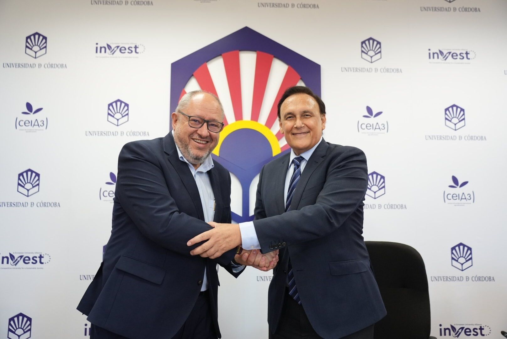 El consejero de Universidad, Investigación e Innovación, José Carlos Gómez Villamandos, y el rector de la Universidad de Córdoba (UCO), Manuel Torralbo