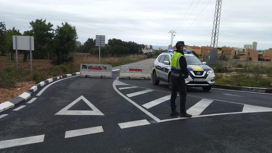 Delegación del Gobierno obliga a los municipios de Castellón a retirar las barreras para impedir la llegada de turistas